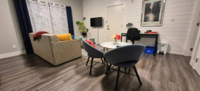 Cozy 1 Bed Suite w Extra Room For 3 Or More Guests Complimentary Treats